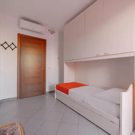 Isola Che Non C'e Trilocale 80 Mq Con Terrazza La Maddalena Sardegna Holiday home *
